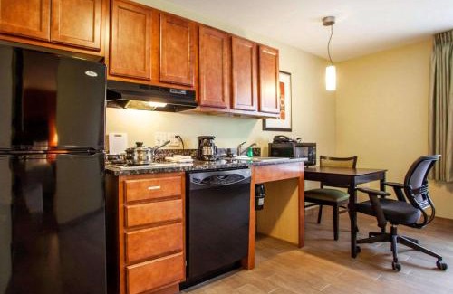 Cedar Falls Hotel | Suburban Studios Cedar Falls