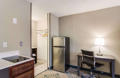 Kingsland Hotel | Suburban Studios Hotel Kingsland Near I-95