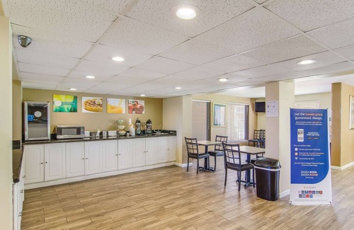 Kingsland Hotel | Suburban Studios Hotel Kingsland Near I-95
