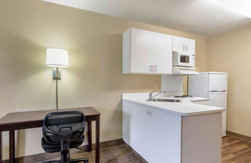 East Bloomington Hotel | Suburban Studios Minneapolis Bloomington