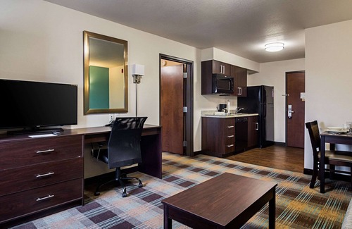 Monaca Hotel | Suburban Studios Monaca - Pittsburgh