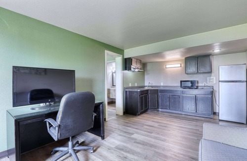 Neenah Hotel | Suburban Studios Neenah-Appleton