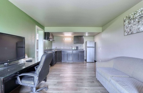 Neenah Hotel | Suburban Studios Neenah-Appleton