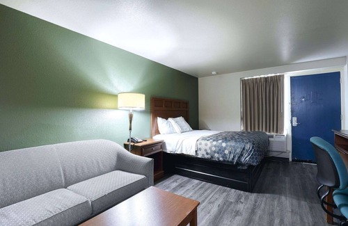Neenah Hotel | Suburban Studios Neenah-Appleton