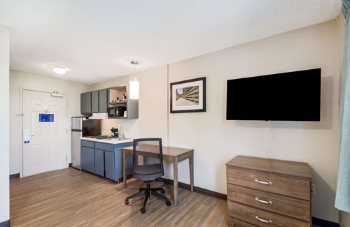 Dulles Town Center Hotel | Suburban Studios Sterling - Washington Dulles