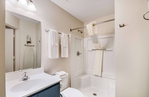 Dulles Town Center Hotel | Suburban Studios Sterling - Washington Dulles