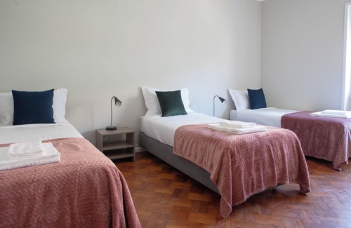 Sao Joao de Deus House | Succeed Campo Pequeno Guesthouse