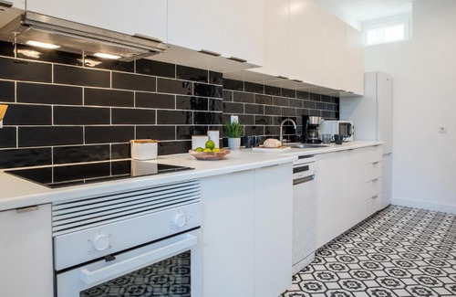 Sao Joao de Deus House | Succeed Campo Pequeno Suites