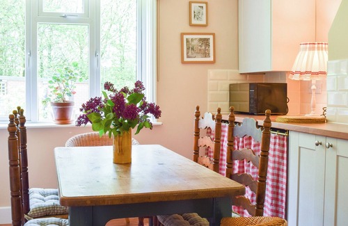 Basingstoke Cottage | Such a stunning and rural location, perfect for long walks and relaxing.