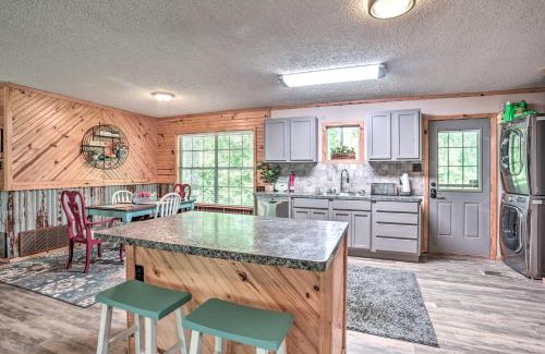 Jefferson House | Sues Camp with Caddo Lake Access and Dock!