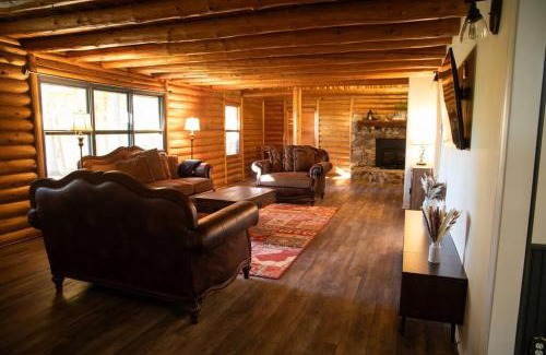 Dola House | Sugar Creek Stay