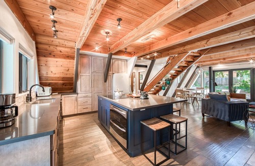 Tahoe City House | Sugar Pine by Tahoe Getaways. 2BR West Shore Remodeled Cabin, Hot Tub + Close to Lake