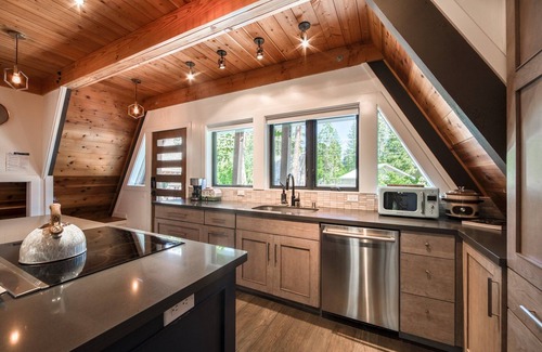 Tahoe City House | Sugar Pine by Tahoe Getaways. 2BR West Shore Remodeled Cabin, Hot Tub + Close to Lake