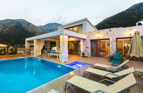 Bali Villa | Sugar Villa, an exquisite summer retreat with spa whirlpool & sea views