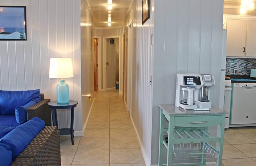 Hope Town House | Sugarcane: 3BR, 2BA - 4 Mins from Historic Hope Town! Book Your Dream Stay Now!