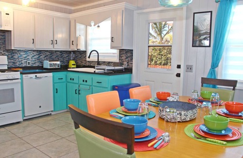 Hope Town House | Sugarcane: 3BR, 2BA - 4 Mins from Historic Hope Town! Book Your Dream Stay Now!