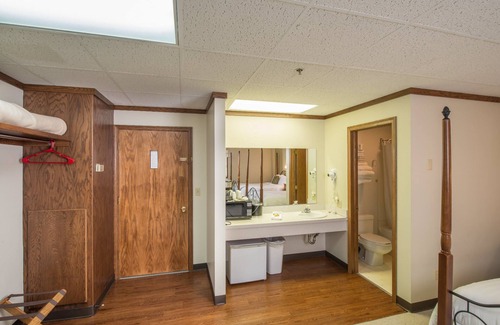 Sugarcreek Hotel | Sugarcreek Village Inn
