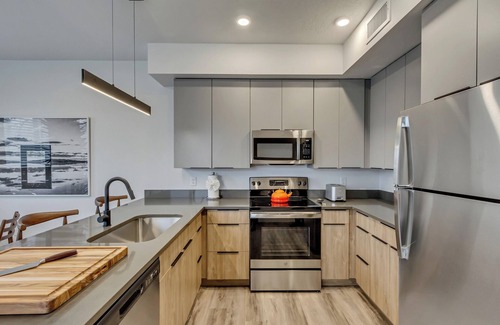 Sugar House Apartment | Sugarhood SLC Penthouse 3BR/2BA/Co-Working Space/Gym & Free Garaged Parking
