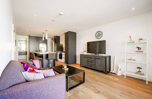 Auckland Central Business District Apartment | SugarTree Two Bedrooms Apartment