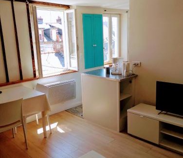 Villeneuve Apartment | Suit Mary