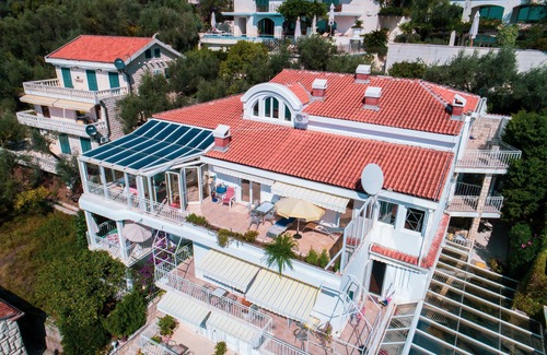 Sveti Stefan Apartment | Suitable Modern One Bedroom Apartment With Sea View