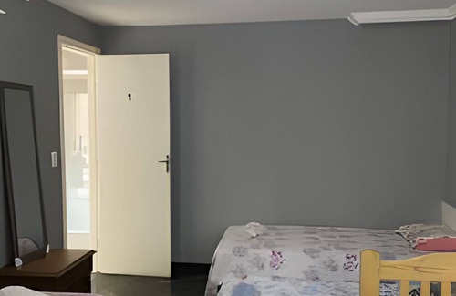 Cachoeirinha Apartment | Suite 2 · Suíte Confortável 1 Casal+2 Solteiro+1 Auxiliar II
