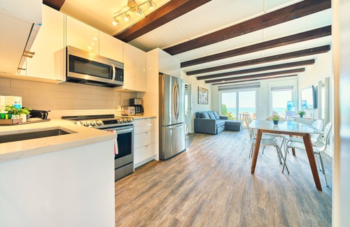 Wainfleet Cottage | Suite 202: Beautiful 3-Bedroom Beachfront Townhouse