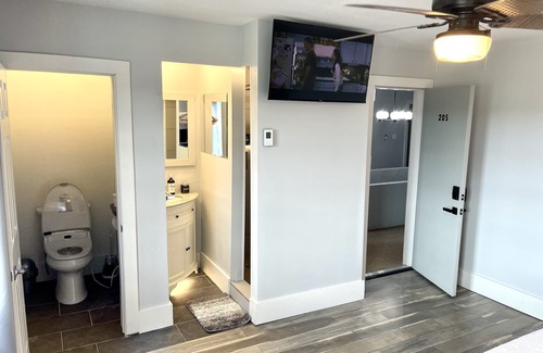 Custer Cabin | Suite 205 "The Tawny Eagle"