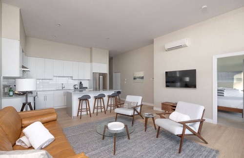 Regional District of Nanaimo Apartment | Suite #206 - Contemporary Oceanfront Accommodation