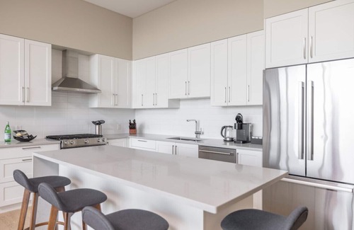 Regional District of Nanaimo Apartment | Suite #206 - Contemporary Oceanfront Accommodation