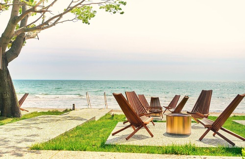 Wainfleet Cottage | Suite 208: Beautiful 1-Bedroom Beachfront Suite