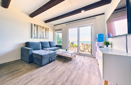 Wainfleet Cottage | Suite 212: Beautiful 3-Bedroom Beachfront Townhouse