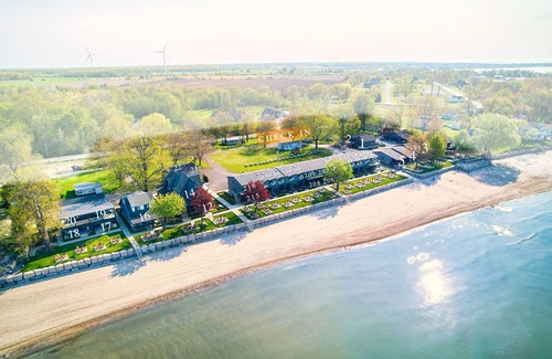 Wainfleet Cottage | Suite 213: Beautiful 3-Bedroom Beachfront Townhouse