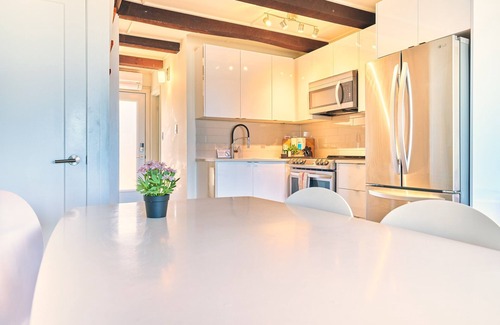 Wainfleet Cottage | Suite 214: Beautiful 3-Bedroom Beachfront Townhouse
