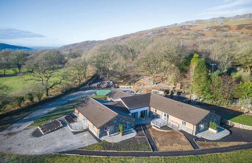 Pen-y-cae Apartment | Suite 4 - Sleeping Giant Hotel - Pen Y Cae Inn