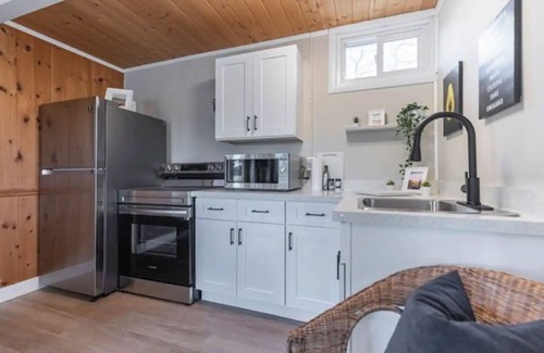 Bluewater Apartment | Suite 5 - Relax in beautiful Bayfield - 15min from Grand Bend