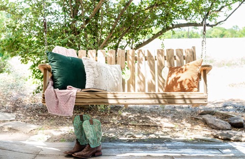 Brenham Apartment | Suite #8: "Where You Need To Be"- 10min to Round Top, middle of Austin & Houston