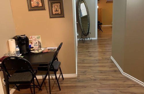Drumheller House | Suite & bedroom