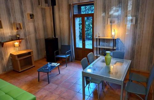 Agonges Apartment | Suite dans le jardin du Château