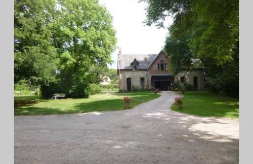Agonges Apartment | Suite dans le jardin du Château