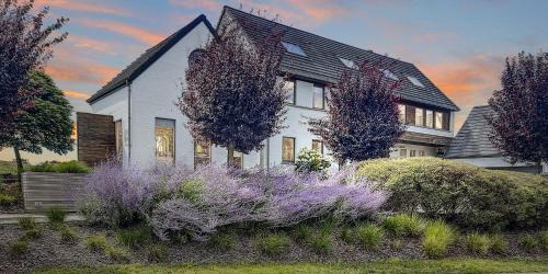 Incourt House | Suite de luxe avec espace salon et balnéo à la campagne