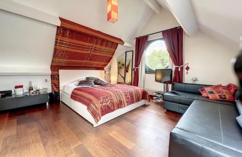 Incourt House | Suite de luxe avec espace salon et balnéo à la campagne