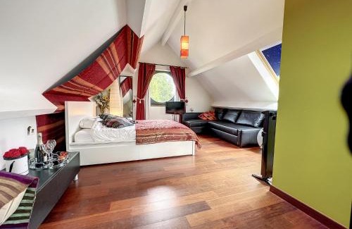 Incourt House | Suite de luxe avec espace salon et balnéo à la campagne