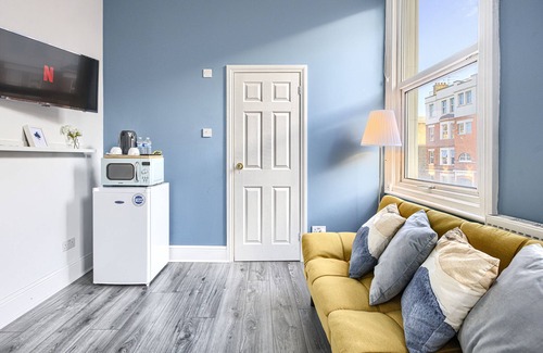 Hackney Central Apartment | Suite-Deluxe-Ensuite-Garden view-7