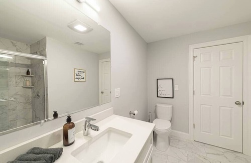 East Rock Apartment | Suite Dreams | 2BR | Parking | Washer & Dryer | Yale