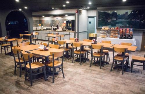 Mattoon Hotel | Suite Dreams Hotel