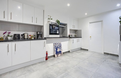 Hackney Central Apartment | Suite-Family-Ensuite-9
