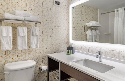 Duluth House | Suite for Your Vacation! Near Wild Bill's -S