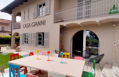 La Morra House | Suite in villa close to ALBA (BAROLO SUITE)