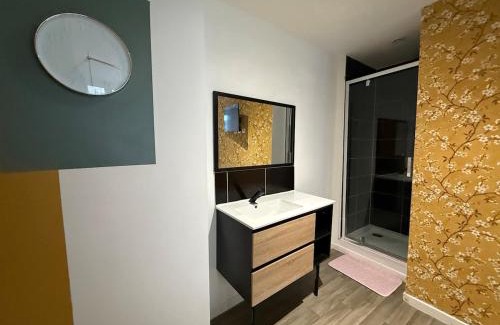 Roubaix Apartment | Suite Jaune #4#- Douceur & confort-self check-in